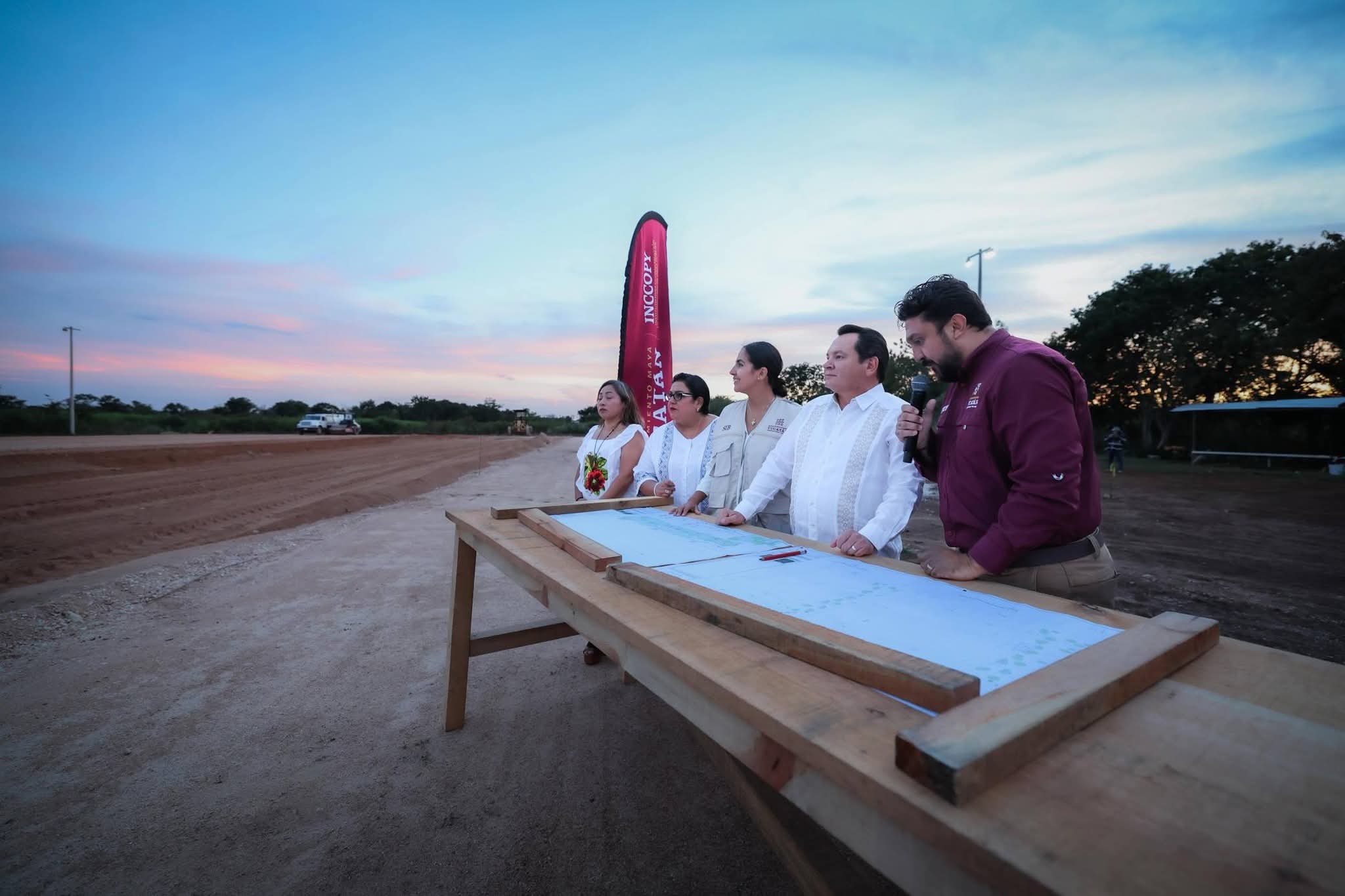 Gobierno del Estado moderniza campo deportivo en Ticopó