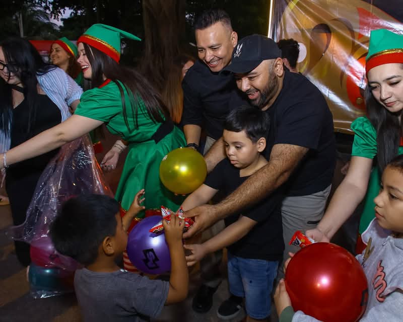 La navidad empieza con una Caravana Valiente por todas las comisarías de Mérida.