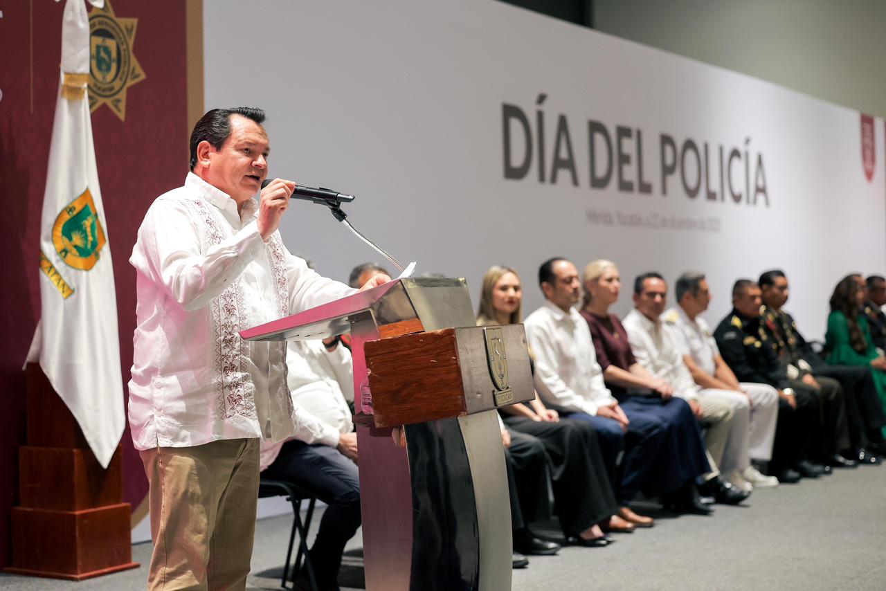 El gobernador reconoce a elementos de la SSP por años de servicio y méritos