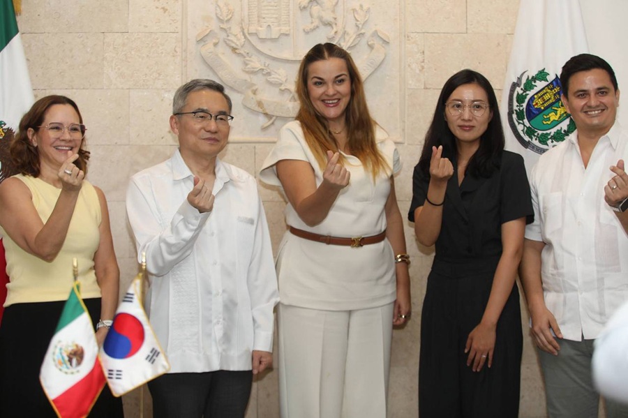 El Ayuntamiento de Mérida recibe la visita del embajador de Corea del Sur