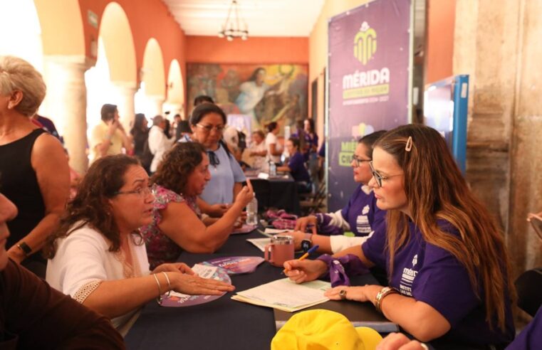 Cecilia Patrón realiza un Miércoles Ciudadano violeta con mujeres al frente del servicio en Mérida