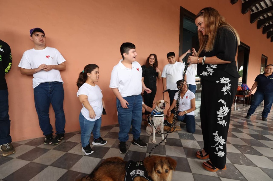 Cecilia Patrón anuncia a los nuevos Reyes Caninos del Carnaval Mérida 2026