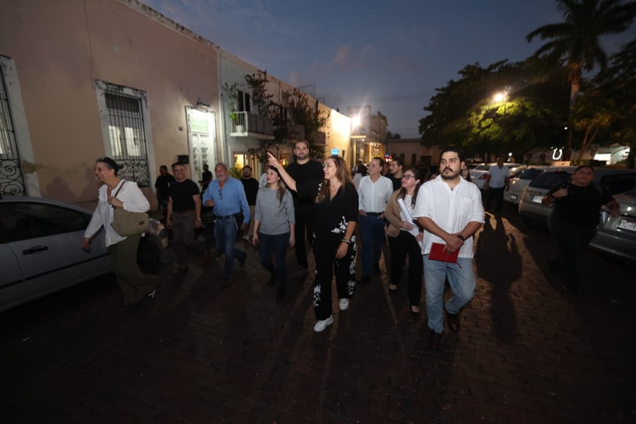 Cecilia Patrón recorre el centro para mejorar las condiciones de locatarios y comerciantes