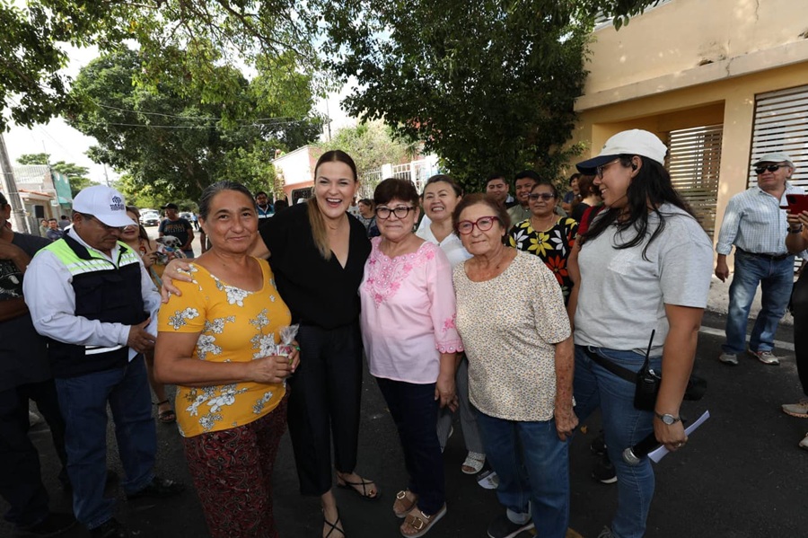Cecilia Patrón entrega obras de repavimentación en Bosques del Poniente