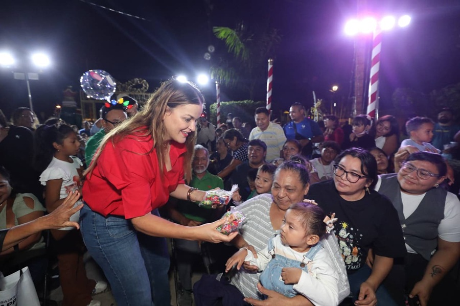 Cecilia Patrón invita a seguir disfrutando en familia espacios navideños del Ayuntamiento