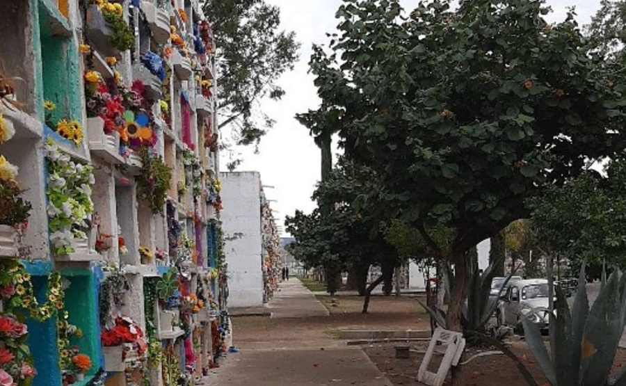 Una joven pasa cuatro días escondida en un panteón por amenazas