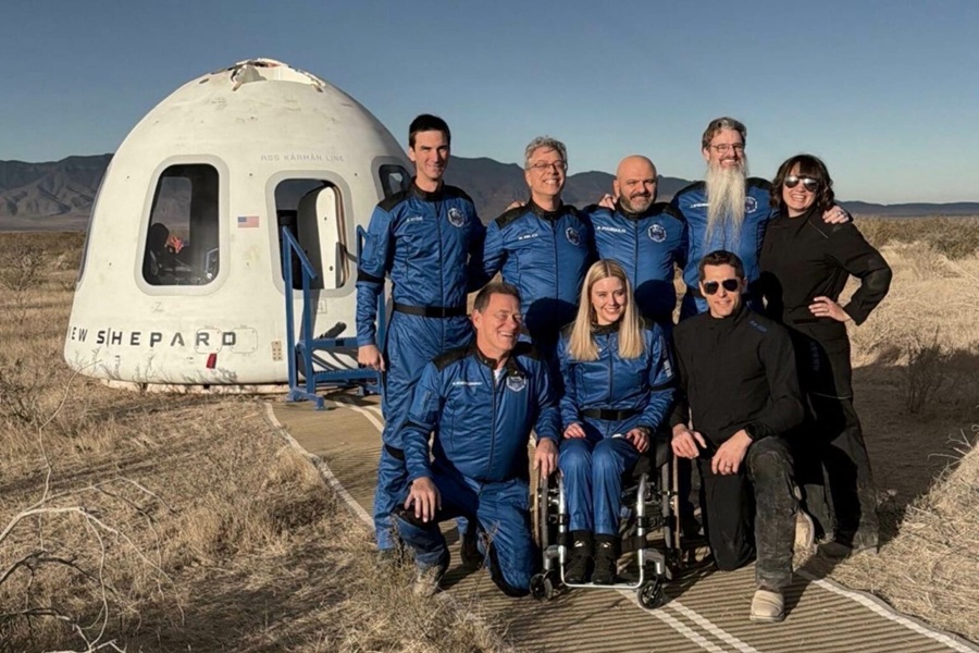 Blue Origin hace historia al enviar al espacio a una persona en silla de ruedas