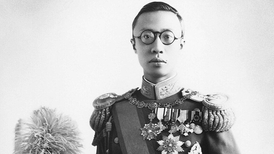 Puyi, el último emperador de China que terminó como jardinero en la era comunista