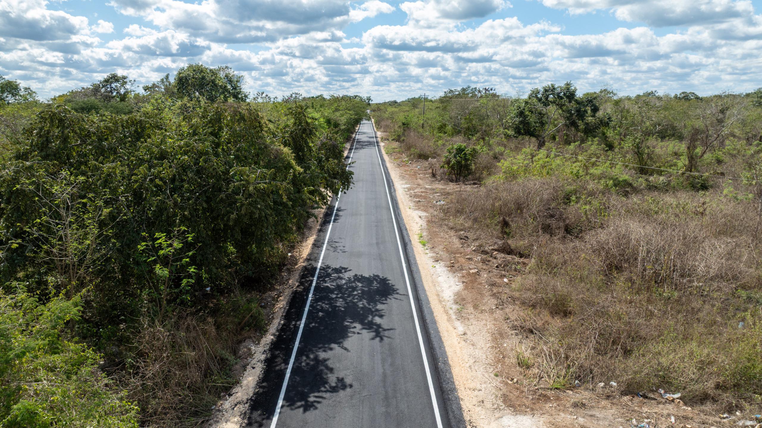 Díaz Mena entrega rehabilitación del camino Cacao–San Antonio Mulix