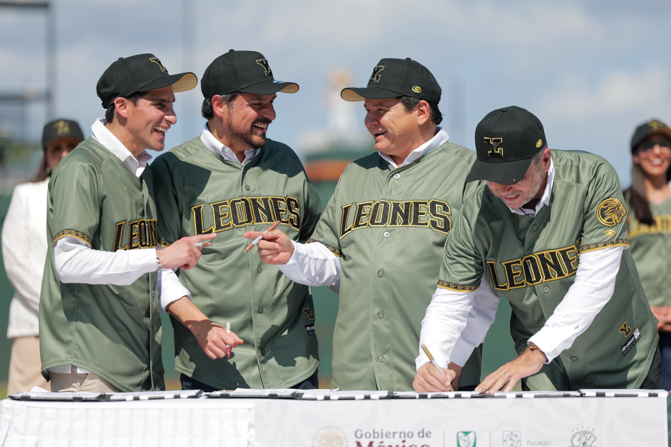 Promueven incorporación al IMSS de personal del parque de béisbol Kukulcán