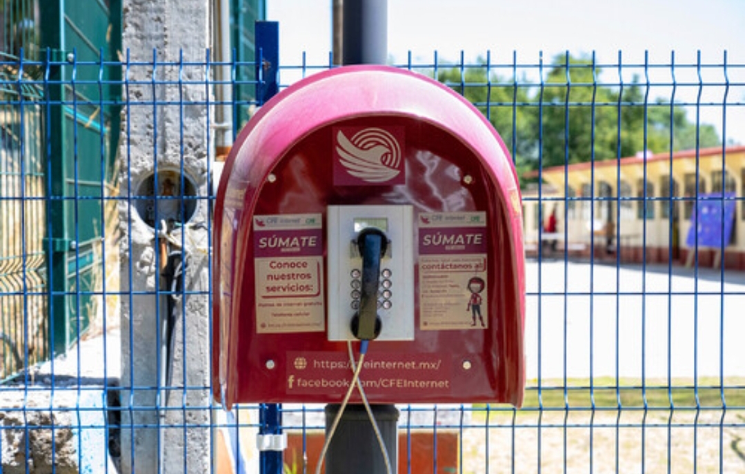 En plena era del internet, la CFE trae de regreso las cabinas telefónicas a México