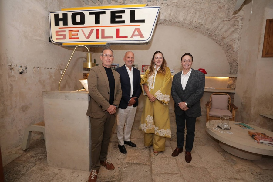 Cecilia Patrón inaugura el Hotel Sevilla, joya del Centro Histórico de Mérida