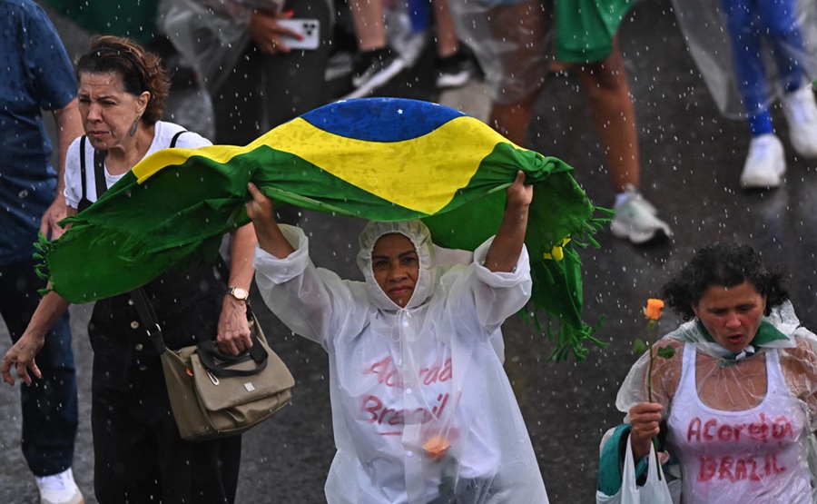Rayo cae durante una manifestación a favor de Bolsonaro en Brasil: hay varios heridos