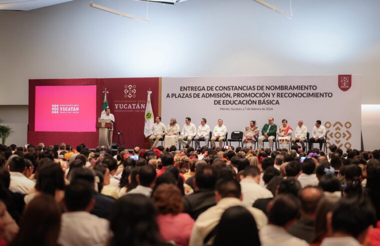 Díaz Mena cumple con justicia laboral al magisterio 