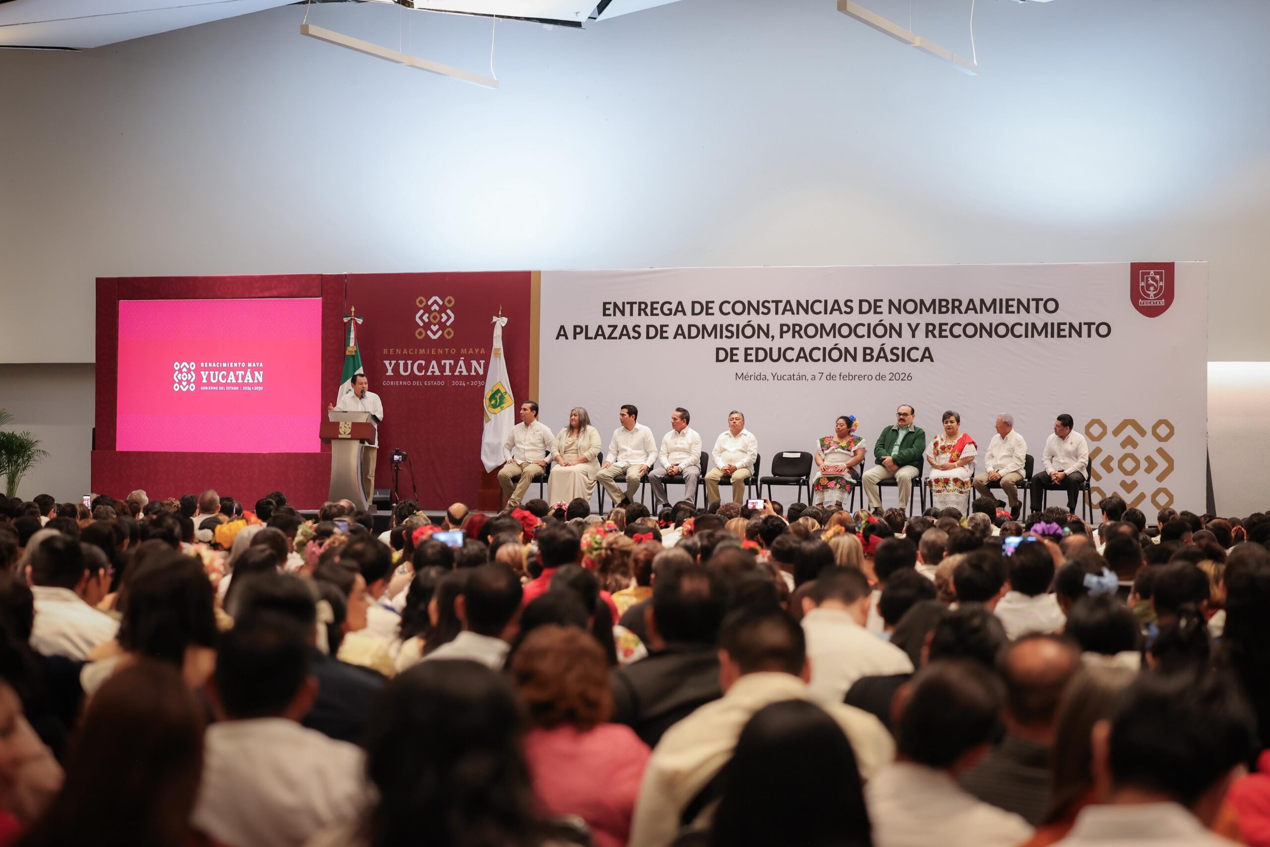 Díaz Mena cumple con justicia laboral al magisterio 