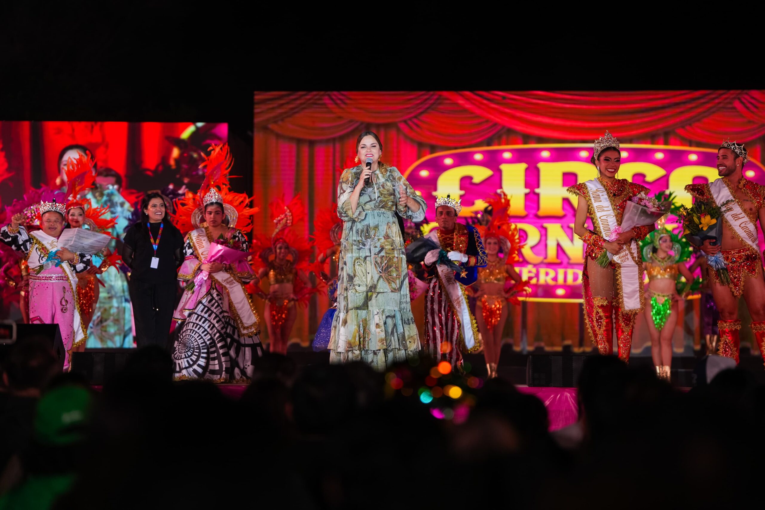 Cecilia Patrón llama a la unidad y la sana convivencia durante el Circo Carnaval Mérida 2026