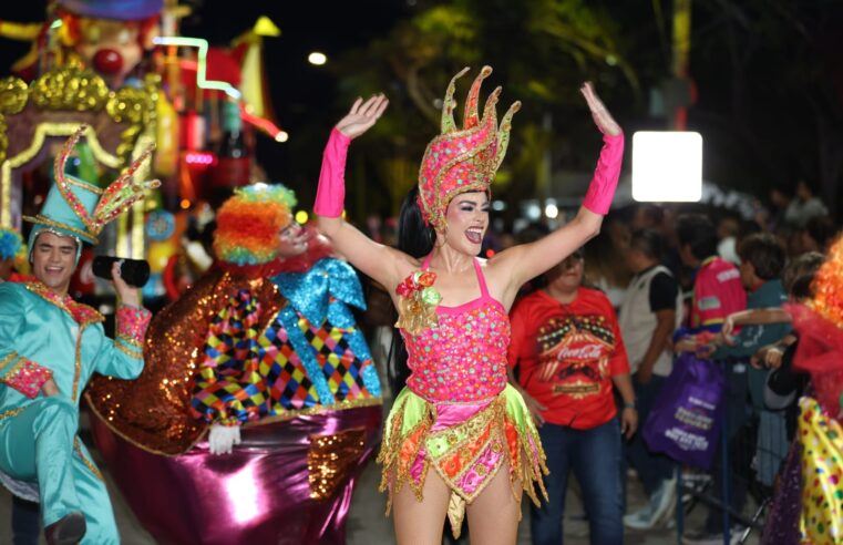 Más de 40 mil asistentes abarrotan el Corso de Circo Carnaval Mérida 2026