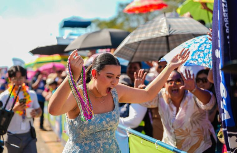 Solazo, calorón y mucha diversión en el domingo de bachata en Ciudad Carnaval