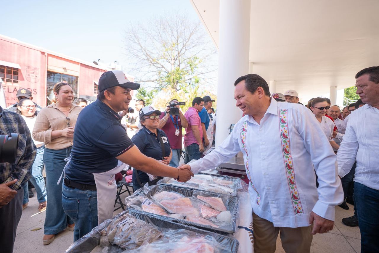 Gran variedad de alimentos frescos en el Mercado Renacer del Campo Yucateco, en La Plancha