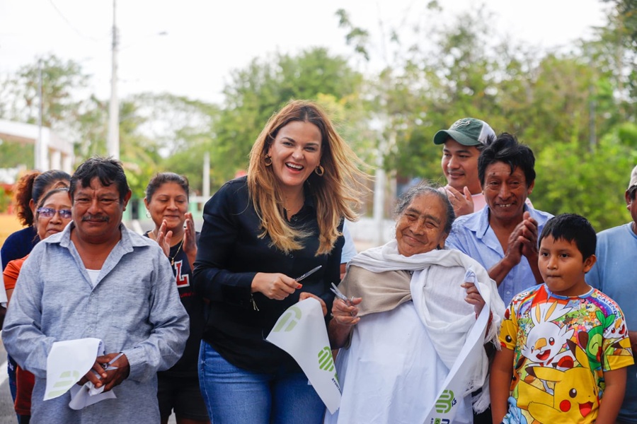 Continúa Cecilia Patrón entregando trabajos de rehabilitación vial en comisarías del sur