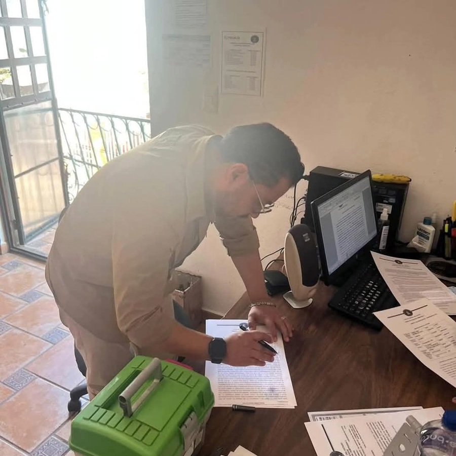 Funcionarios pelean por una mujer casada: reclamaciones y video en redes sociales