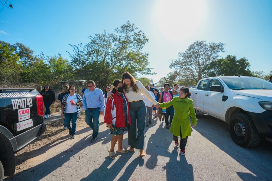 Lleva Cecilia Patrón servicios y presencia del Ayuntamiento a Dzununcán
