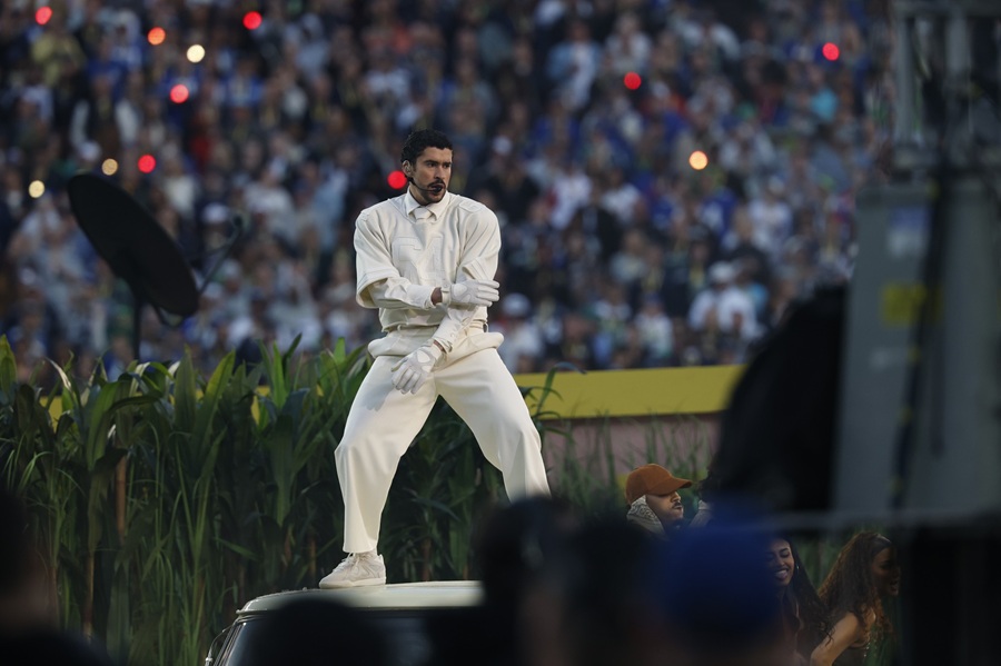 Bad Bunny transforma el medio tiempo del Super Bowl en una oda al orgullo latino