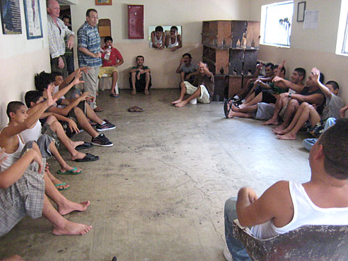 ONU alerta de posibles maltratos en centros de México para tratar adicciones