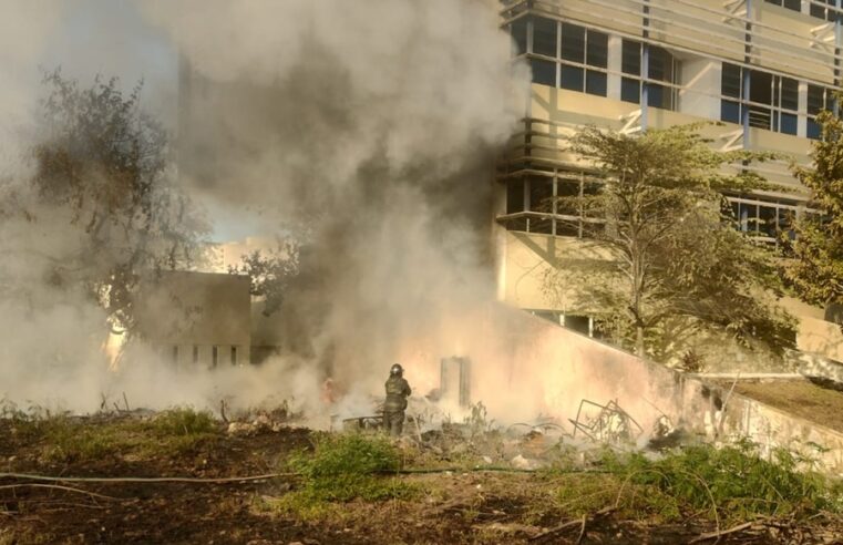 Se incendia bodega en el Campus de Ciencias Sociales de la Uady