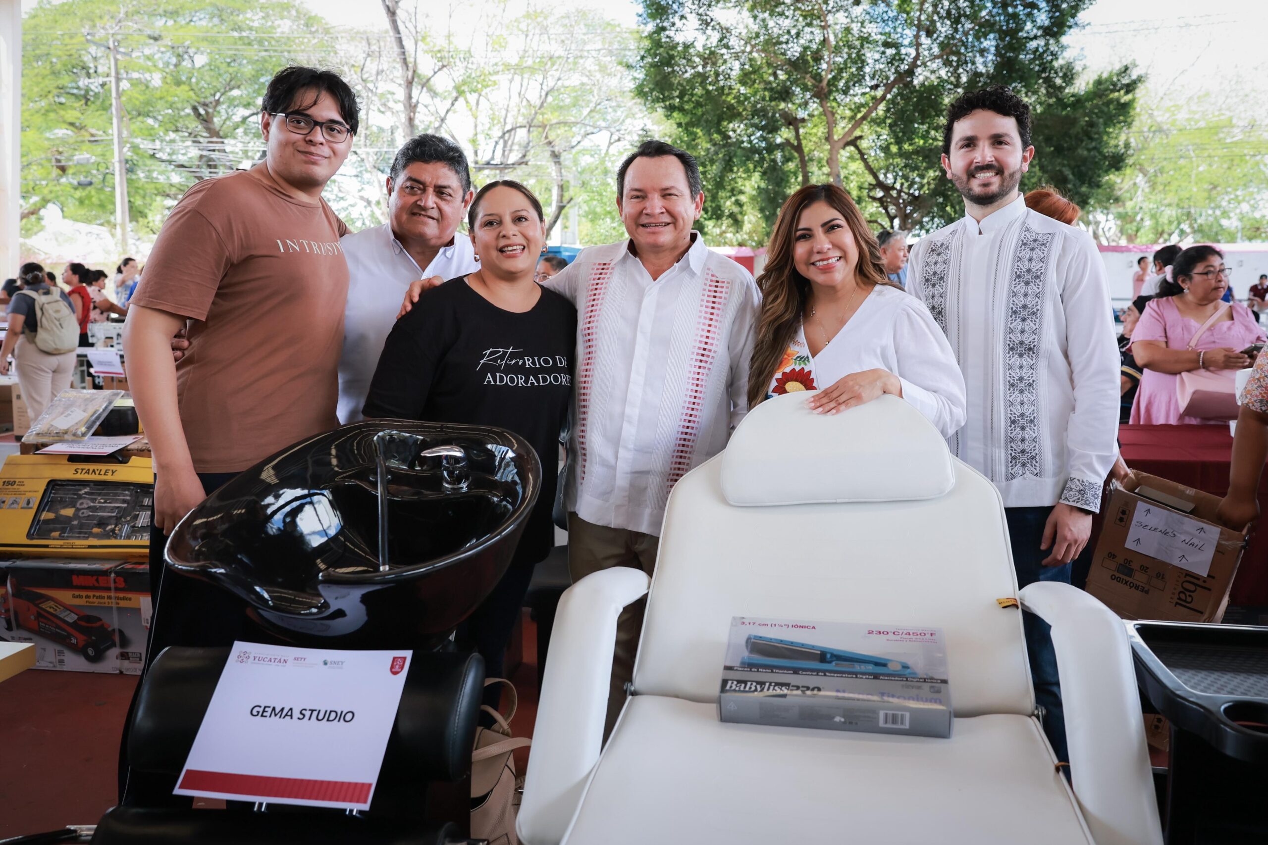 Entrega Gobierno del Estado herramientas para fortalecer emprendimientos en Yucatán