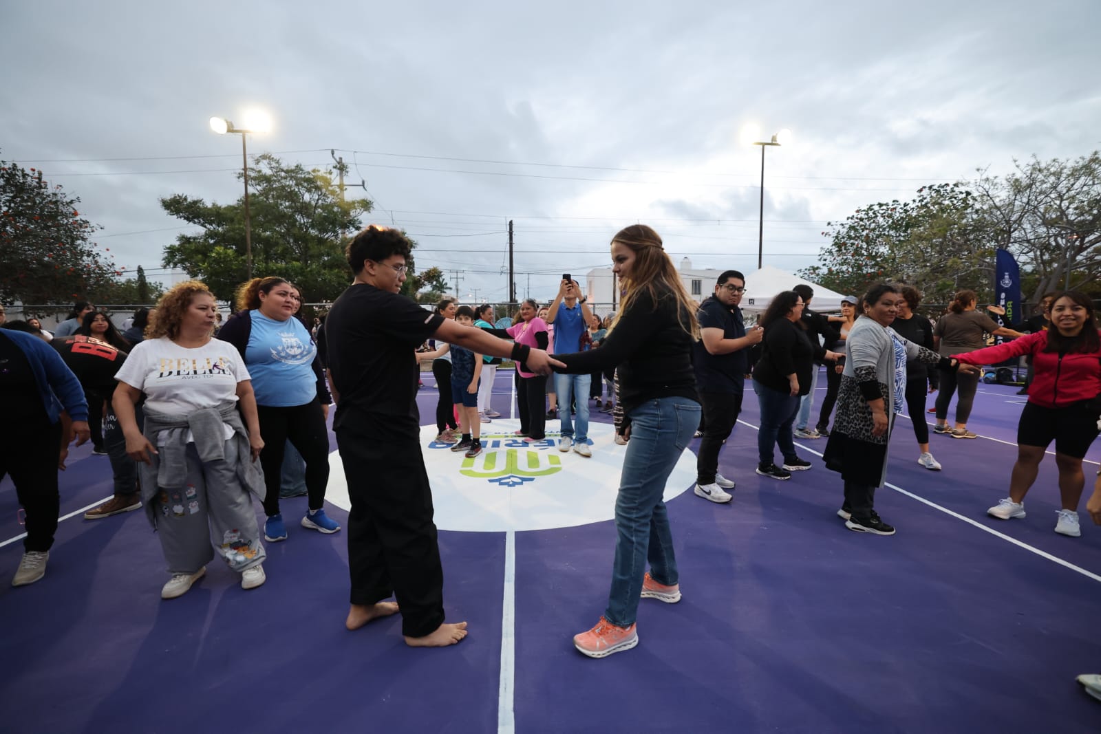 Cecilia Patrón promueve macroclase de defensa personal en Cancha Violeta