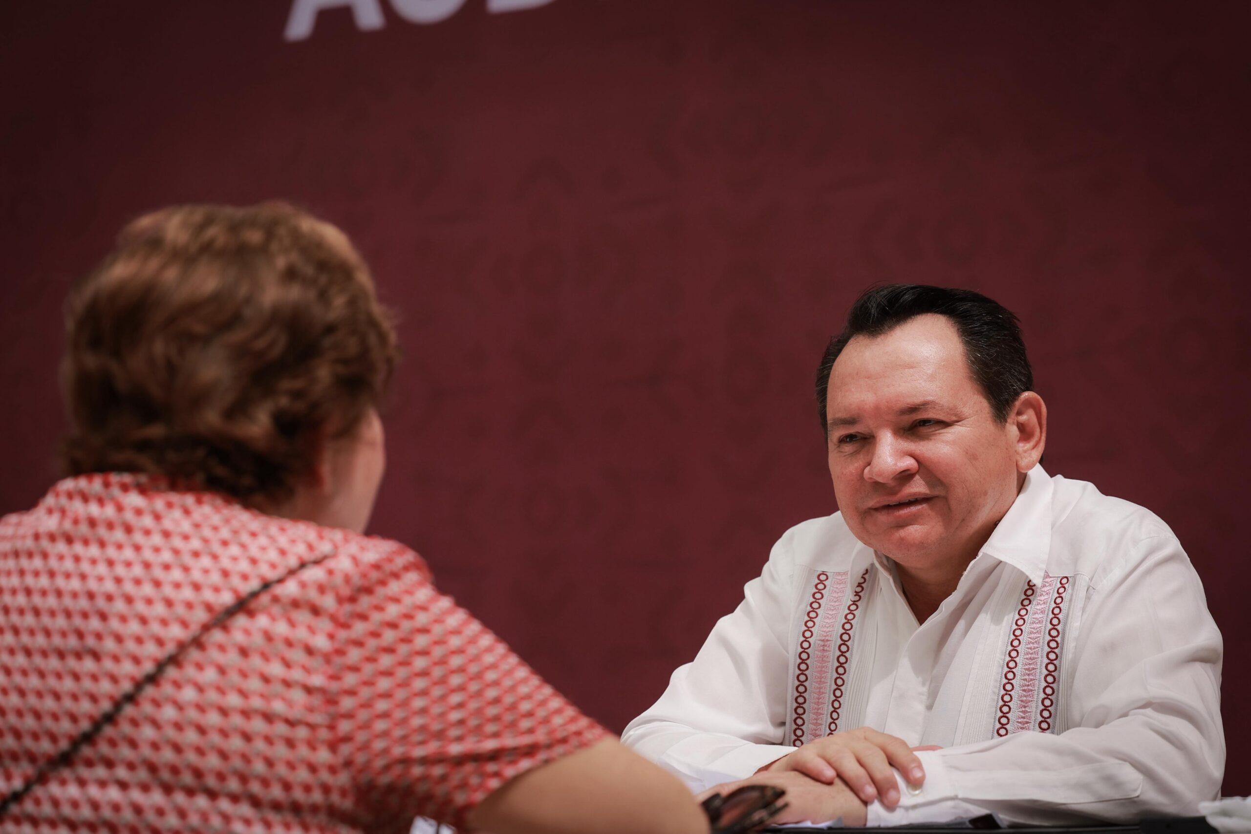 Huacho Díaz atiende de frente a la ciudadanía