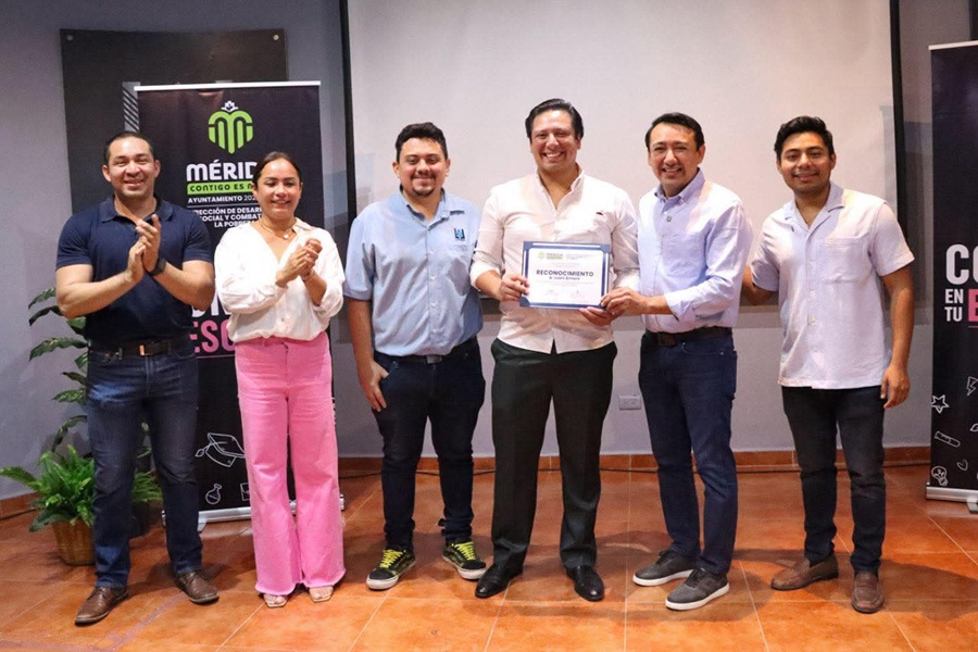 Cecilia Patrón acerca oportunidades a las juventudes con Contigo en tu Escuela