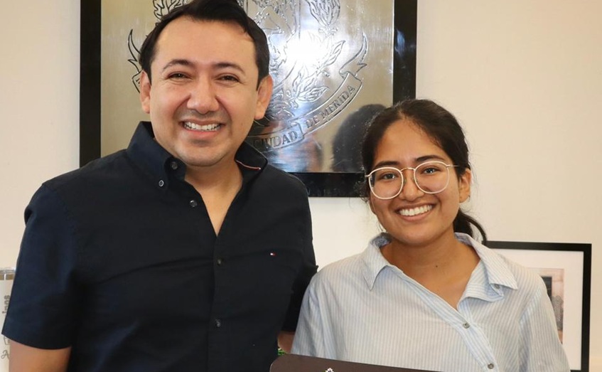 Cecilia Patrón apoya a una alumna de Ingeniería Química de la Uady para estudiar en España