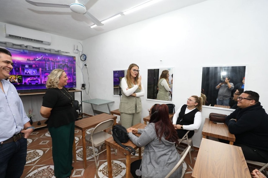 Las meridanas cuentan con el Ayuntamiento para emprender y salir adelante: Cecilia Patrón