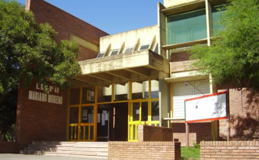 Alumno mata a un compañero y hiere a otros dos durante los honores a la bandera