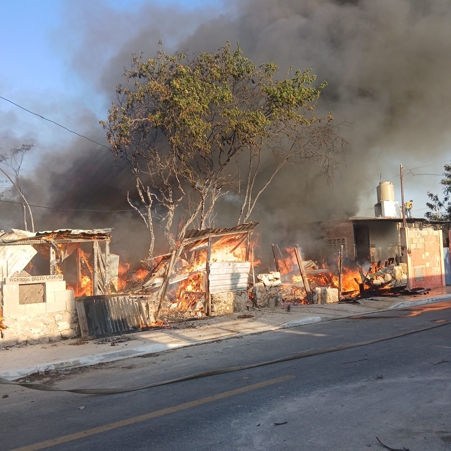 incendio afecta siete viviendas en el sur de Mérida