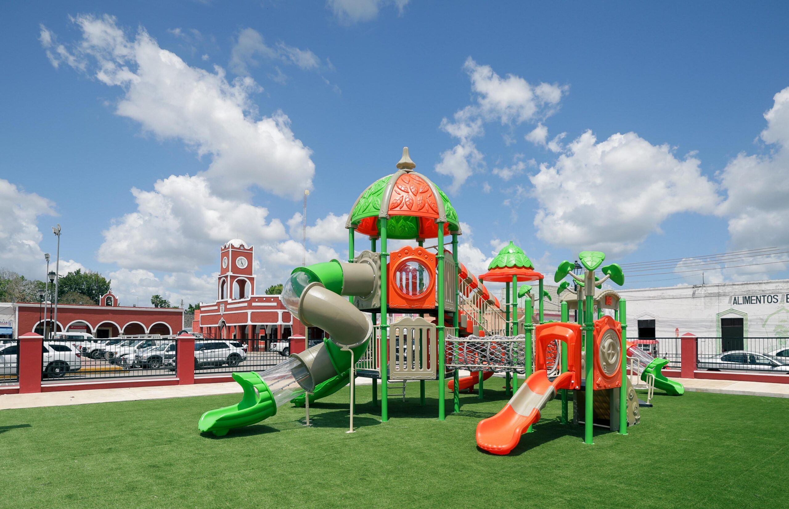 Hiacho Díaz entrega parques rehabilitados para las familias de Baca