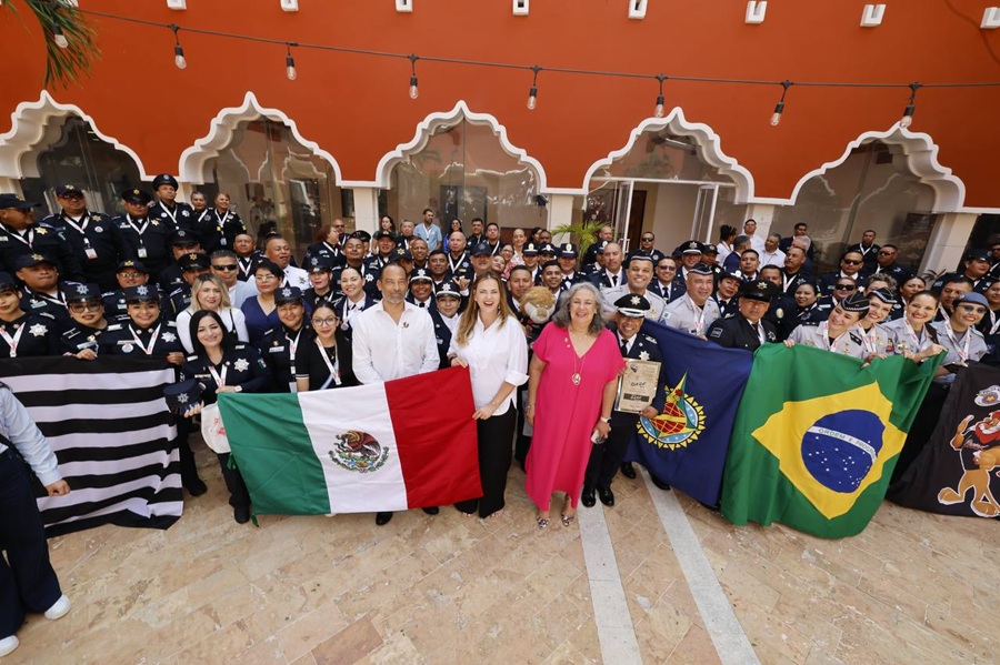 Nuestra policía es la mejor del país porque trabaja en comunidad: Cecilia Patrón