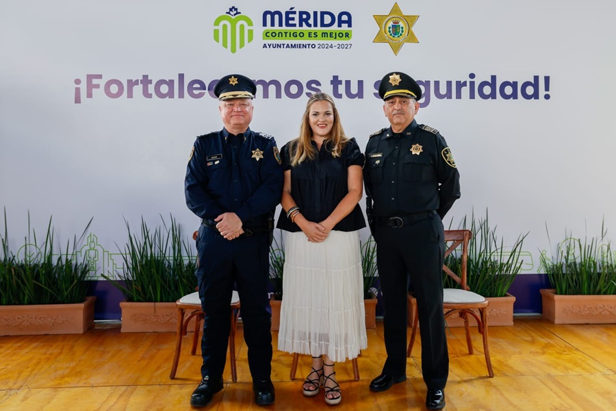 Cecilia Patrón encabeza el cambio de mando en la policía municipal: llega Carlos Marsh Ibarra