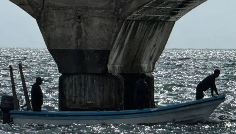 Detectan manchas de hidrocarburo en el muelle fiscal de Progreso