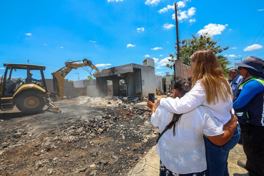 Cecilia Patrón inicia la construcción de casas para las familias afectadas por el incendio en San Luis Dzununcán