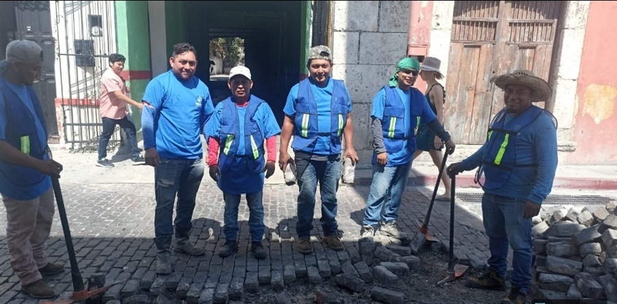 Avanza la rehabilitación de adoquines en emblemática zona de Mérida
