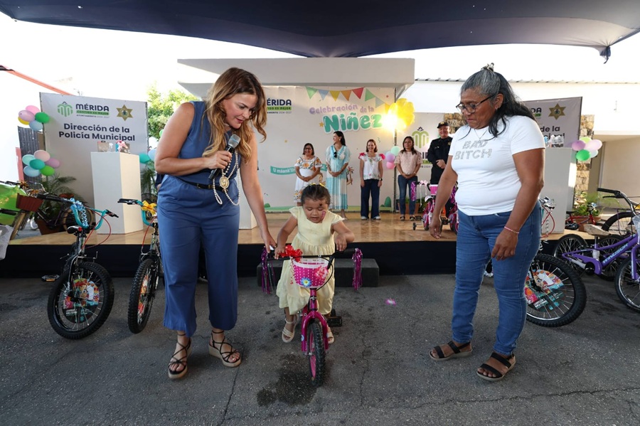 Entre alegría celebran en grande a los niños en la Policía Municipal de Mérida