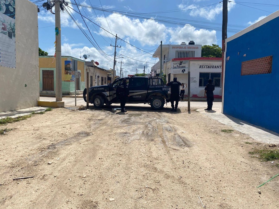 Alcalde de Celestún cierra accesos al mar para favorecer negocios familiares