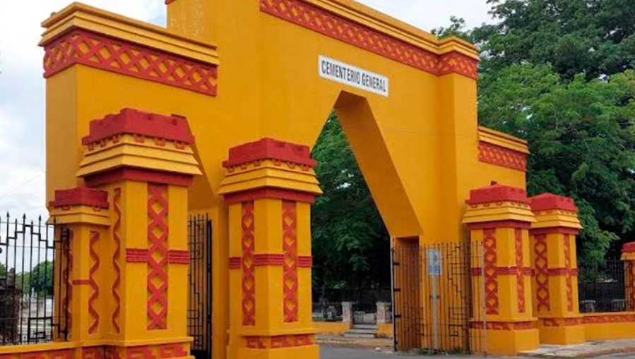 Lo encuentran muerto sentado sobre una tumba en el Cementerio General