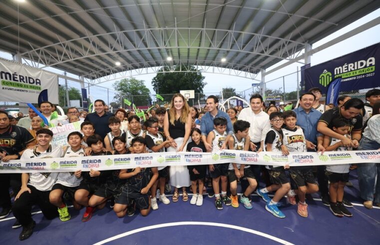 Cecilia Patrón continúa la entrega de domos para canchas deportivas