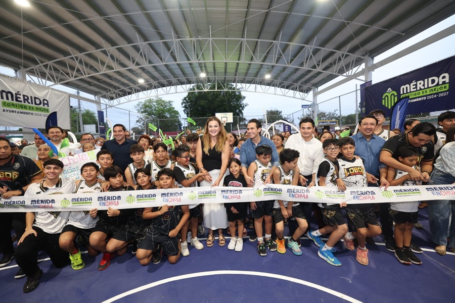 Cecilia Patrón continúa la entrega de domos para canchas deportivas