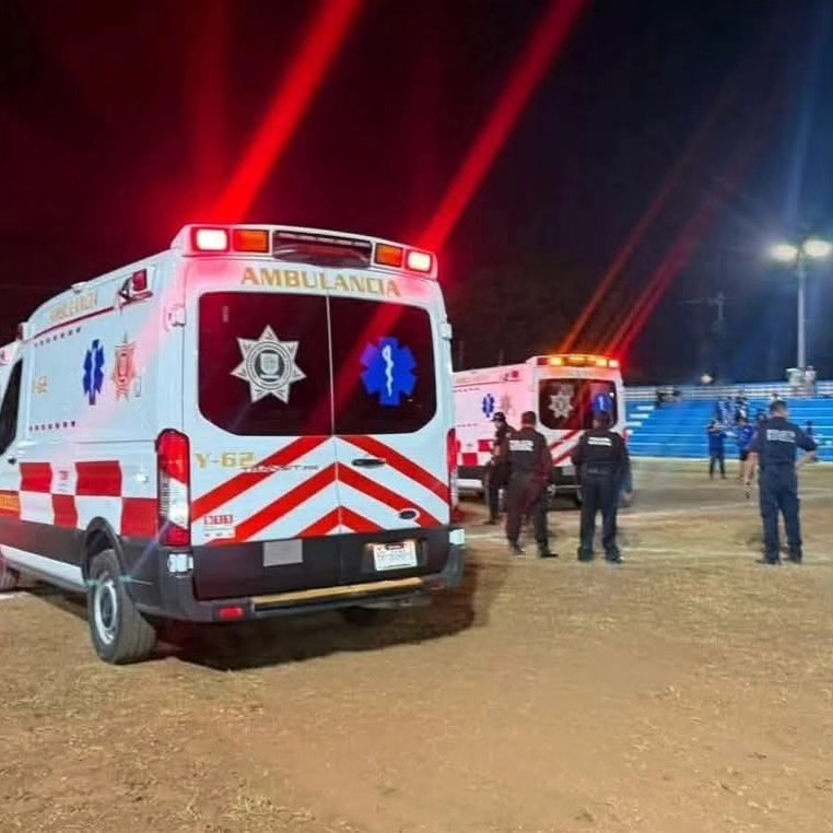 Árbitro fallece en medio de un partido de fútbol