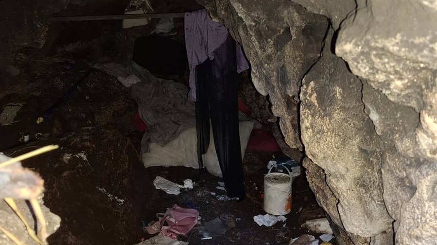 Indigentes viven en cuevas de Playa del Carmen